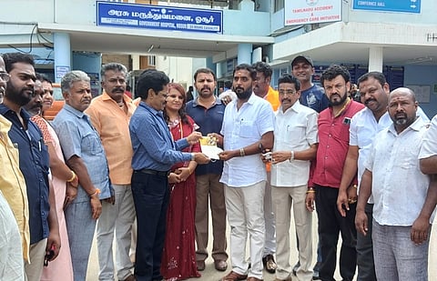 மருத்துவா்கள், செவிலியா்களுக்கு பாராட்டு