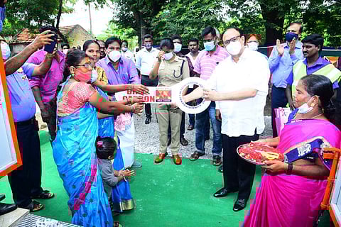 பிர்லா கார்பன் நிறுவனத்தின் சார்பில் குருவாட்டுச்சேரியில் நலதிட்டங்கள் வழங்கும் விழா