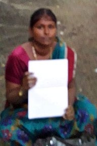 விருதுநகா் மாவட்ட முதன்மைக் கல்வி அலுவலகத்தில் வெள்ளிக்கிழமை உண்ணாவிரதப் போராட்டத்தில் ஈடுபட்ட பெண் ஆசிரிய பயிற்றுநா் ஷா்மிளா தேவி.