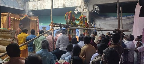 உறையூர் வெக்காளியம்மன் கோயிலில் சிறப்பு பூஜையுடன் வைக்கப்பட்ட ராஜநிலை.
