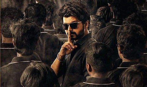 நடிகர் விஜய் வீட்டுக்குள் அனுமதிக்கக் கோரி ரசிகர்கள் திடீர் போராட்டம்