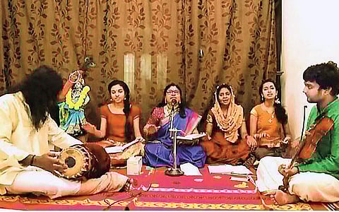 சம்ஸ்கிருதம் பேசும்  ஐஃபுனா நுஜும்!