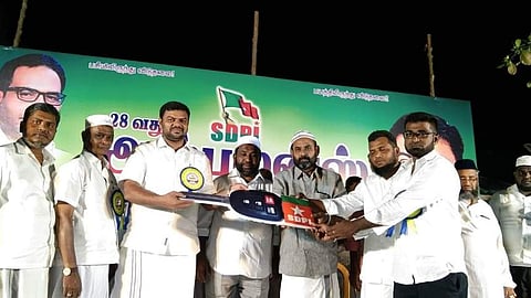 கம்பத்தில் எஸ்டிபிஐ கட்சி சார்பில் ஆம்புலன்ஸ் வாகனம் பொதுமக்களுக்கு அர்ப்பணிப்பு.