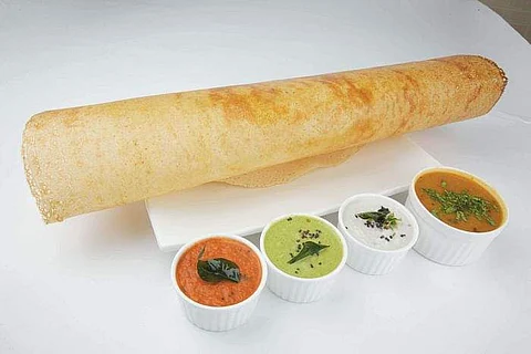 தென்னிந்திய தோசை பெருசா? வட இந்திய தோசை பெருசா? ட்விட்டரில் வெடிக்கும் போர்