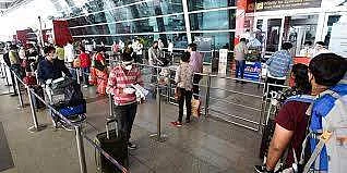 சுற்றுலா பயணிகளுக்கு அக். 15 முதல் புதிய விசா: புதிய கட்டுப்பாடுகள்