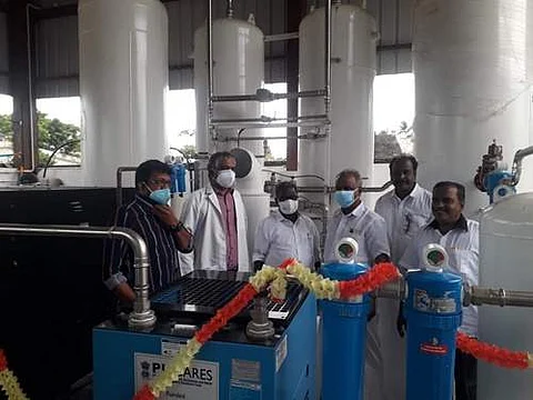வேதாரண்யம் அரசு மருத்துவமனை வளாகத்தில் ஆக்சிஜன் உற்பத்தி மையத்தை தொடங்கி வைத்த எம்.பி  எம். செல்வராசு.