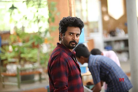 படத்தில் இருந்து சிவகார்த்திகேயன் மாற்றம்:  இயக்குநர் கூறிய காரணம்: ஆச்சரியத்தில் ரசிகர்கள்