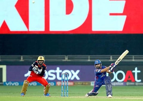 ப்ரித்வி ஷா, தவான் அதிரடி: பெங்களூரு அணிக்கு 165 ரன்கள் இலக்கு