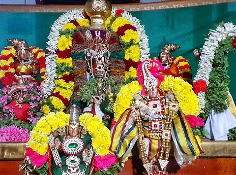 சங்ககிரி அருள்மிகு சென்னகேசவப்பெருமாள் உடனமர் ஸ்ரீதேவி, ஸ்ரீ பூதேவி, அருள்மிகு வஸந்தவல்லி உடனமர் வஸந்தவல்லபராஜபெருமாள் சுவாமிகளின் உற்ச மூர்த்திகளுக்கு செய்யப்பட்டிருந்த சிறப்பு அலங்காரம். 