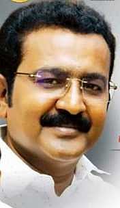 டி.ஆா்.வி.எஸ்.ரமேஷ்.