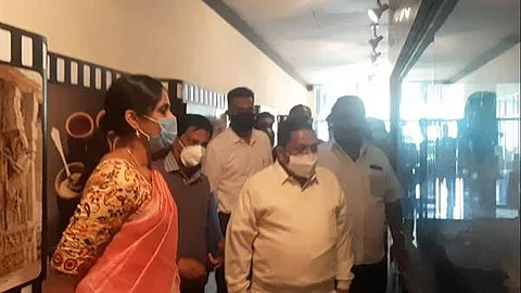 உதகையில் தகவல் தொழில்நுட்ப பூங்கா அமைப்பது தொடர்பாக, மத்திய அரசு நிறுவனமான எச்பிஎப் தொழிற்சாலை வளாகத்தில் உள்ள கட்டடங்கள்,காலியாக உள்ள பகுதிகளையும் அமைச்சர் கா.ராமச்சந்திரன் நேரில் ஆய்வு செய்தார்.