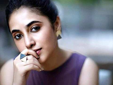 கன்னடத்தில் வெளியான ஒந் கதே கெல்லா என்ற திரைப்படத்தின் மூலம் கதாநாயகியாக அறிமுகமானார்  பிரியங்கா அருள் மோகன்.