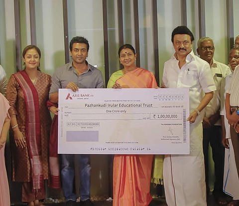 முதல்வர் முன்னிலையில்  பழங்குடி இருளர் நலனுக்காக ரூ. 1 கோடி வழங்கிய சூர்யா !