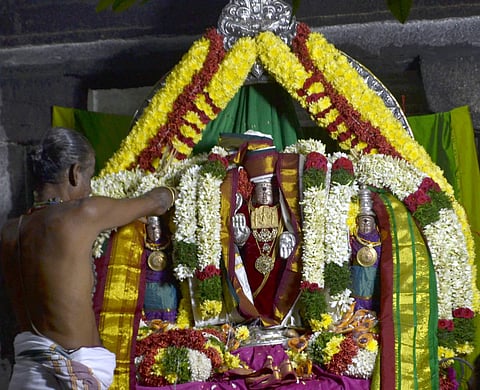 திருத்தணி முருகன் கோயிலில் நடைபெற்றுவந்த கந்தசஷ்டி விழாவின் நிறைவு நாளான இன்று வள்ளி தெய்வானைக்கு நடைபெறும் திருக்கல்யாணம் வைபவம்.