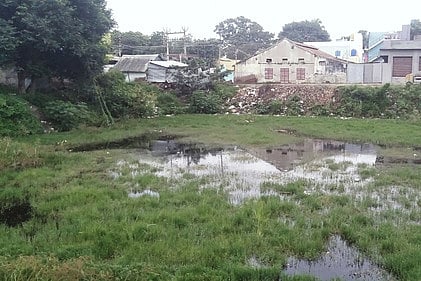 அனைத்து நீா்நிலைகள் நிரம்பியும், நிரம்பாத குளம்