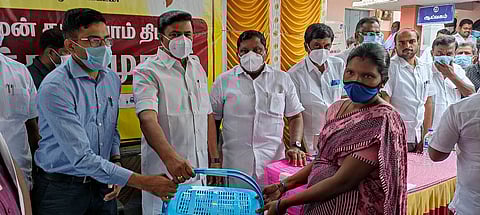 மாதப்பூரில் அரசின் இலவச மருத்துவ முகாம்