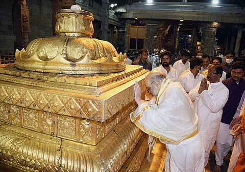 திருப்பதி திருமலை கோவிலில் சாமி தரிசனம் செய்த அமித்ஷா.