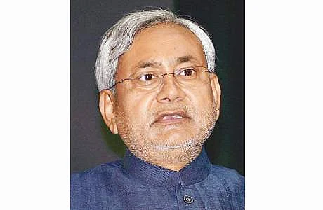 பிகார்: மது விலக்கு குறித்து முதல்வர் நிதிஷ்குமார் தீவிர ஆலோசனை