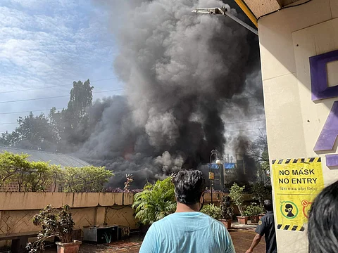 மும்பை போவாய் பகுதியில் ஆட்டோ மொபைல் நிறுவனத்தில் ஏற்பட்ட தீ விபத்து. 