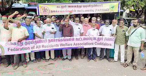 குடியிருப்போா் சங்கத்தினா் ஆா்ப்பாட்டம்