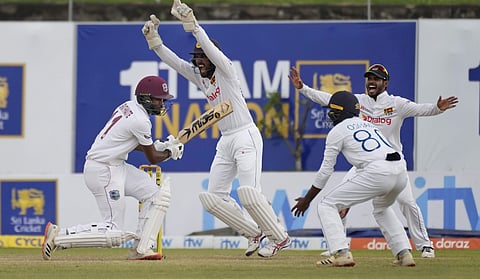 முதல் டெஸ்ட்: 4-ம் நாளில் இலங்கை ஆதிக்கம்; மே.இ. தீவுகள் திணறல்