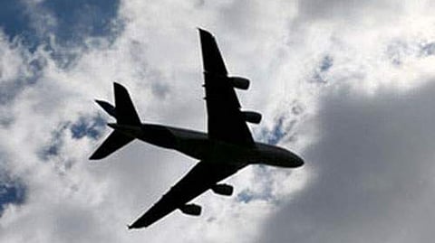 ஆக்கிரமிப்பு காஷ்மீா் விமான சேவைகள் ரத்து