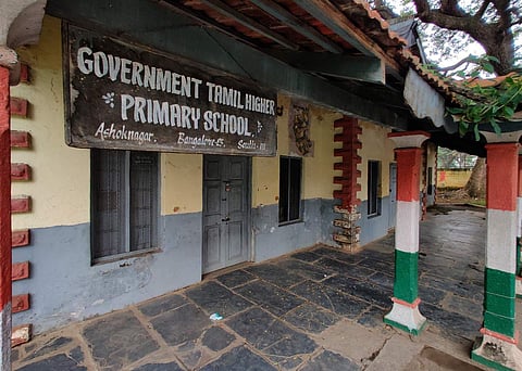 பெங்களூரில் 7 ஆண்டுகளாக மின்சாரம் இல்லாமல் செயல்பட்டுவரும் அரசு தமிழ்ப்பள்ளி.