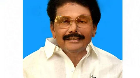 வருவாய் மற்றும் பேரிடா் மேலாண்மைத் துறை அமைச்சா் கே.கே.எஸ்.எஸ்.ஆா்.ராமச்சந்திரன்
