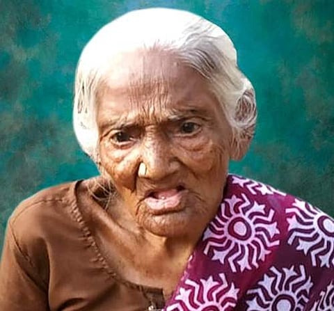 மூதாட்டி ஜெயகாந்தம்.