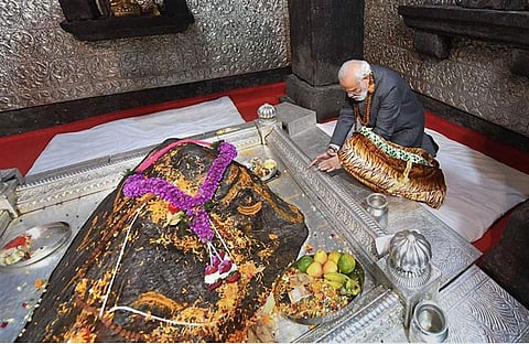 உத்தரகாண்ட் மாநிலத்தில் பிரசித்தி பெற்ற கேதார்நாத் கோயிலுக்கு வருகை தந்து, வழிபாடு மேற்கொண்ட பிரதமர் மோடி.