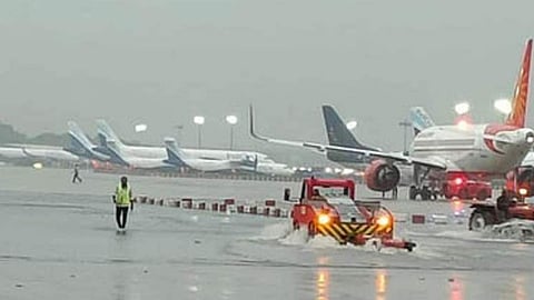 சென்னையில் 27 விமான சேவைகள் பாதிப்பு!