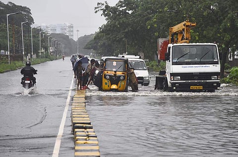 மழை (கோப்புப்படம்)