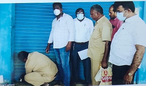 கிருஷ்ணகிரி பேருந்து நிலையத்தில் வாடகை செலுத்தாத கடைகளுக்கு ‘சீல்’