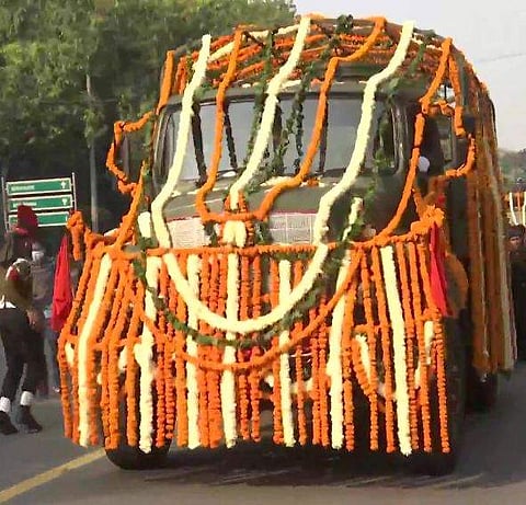விபின் ராவத்தின் உடல் வைக்கப்பட்டுள்ள வாகனம்