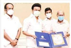 பாரதி ஆய்வாளா்கள் ஆறு பேருக்கு விருதுகள்: முதல்வா் மு.க.ஸ்டாலின் வழங்கினாா் முதல்வா் மு.க.ஸ்டாலின் வழங்கினாா்