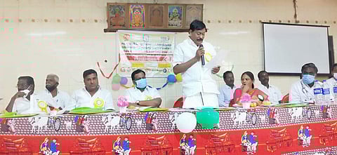 ஒருங்கிணைந்த குழந்தை வளர்ச்சித் திட்டம் சார்பில்  கும்மிடிப்பூண்டி வட்டாரத்தில் ஊராட்சி மன்ற  தலைவர்களுக்கு தேசிய ஊட்டச்சத்து வார ஒருநாள் புத்தாக்க பயிற்சி அளிக்கப்பட்டது.