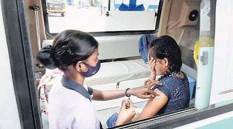 நாட்டில் குறைந்து வரும் தொற்று பாதிப்பு: பாதிப்பில் இருந்து 7,469 பேர் மீண்டனர்