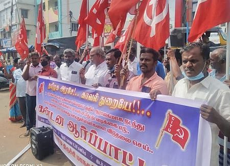 ஆா்ப்பாட்டத்தில் ஈடுபட்ட சிஐடியு அமைப்பினா்.