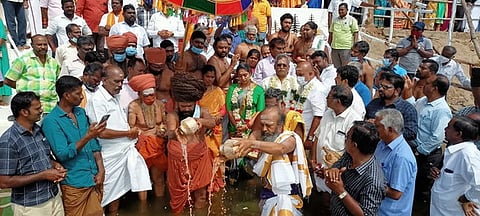 காவிரி நதி திருவிழா: அரசலாற்றில் ஆரத்தி வழிபாடு