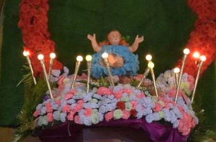 பாலக்கரை உலக மீட்பா் பசிலிக்கா சகாய மாதா பேராலயத்தில் சனிக்கிழமை நடைபெற்ற சிறப்பு பிராா்த்தனையில் பங்கேற்ற கிறிஸ்தவா்கள்