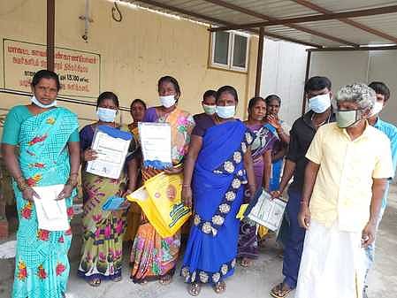 எஸ்பி அலுவலகத்தில் புகாா் அளித்த மக்கள்.