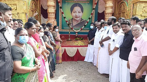 சீர்காழியில் ஜெயலலிதா நினைவு தினம் அனுசரிப்பு