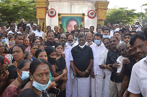 ஈரோட்டில் அதிமுகவினர் அஞ்சலி 