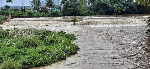 முல்லைப் பெரியாற்றில் ஏற்பட்டுள்ள வெள்ளப்பெருக்கு.