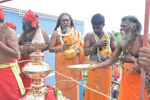 மானாமதுரை அருகே தஞ்சாக்கூரில் ஜெய பெருமாள் கோயிலில் குடமுழுக்கு விழா நடைபெற்றது. 