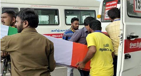 விபத்துக்குள்ளான ஆம்புலன்ஸ்