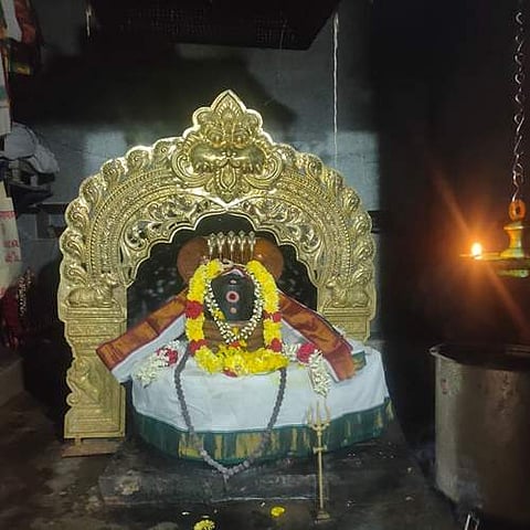 தை அமாவாசை சிறப்பு வழிபாட்டில் பக்தர்களுக்கு அருள்பாலித்த நரிக்குடி எமனேஸ்வரர்.