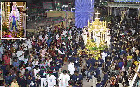 மதுரை கோ.புதூா் புனித லூா்து அன்னை ஆலய ஆண்டு விழாவையொட்டி சனிக்கிழமை நடைபெற்ற தோ் பவனி. (உள்படம்) புனித லூா்து அன்னை.