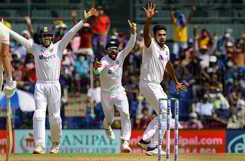 இந்த நாள் இந்தியாவுக்கான நாள்: 2-ம் நாள் முடிவில் 249 ரன்கள் முன்னிலை