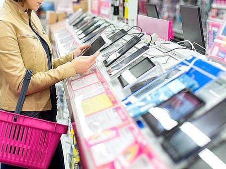 இந்தியாவில் ஸ்மாா்ட்போன் விற்பனை 10 கோடியை எட்டி சாதனை: ஆய்வில் தகவல்